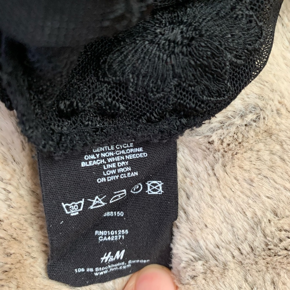 H & M short sleeve mesh lace top - Picture 5 of 6